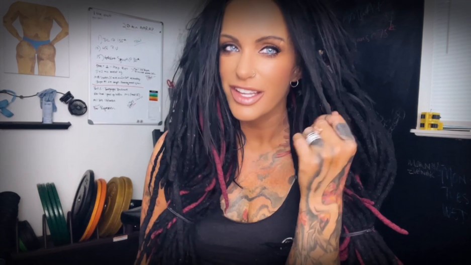 MistressRavenFD - I see your small dick at the gym